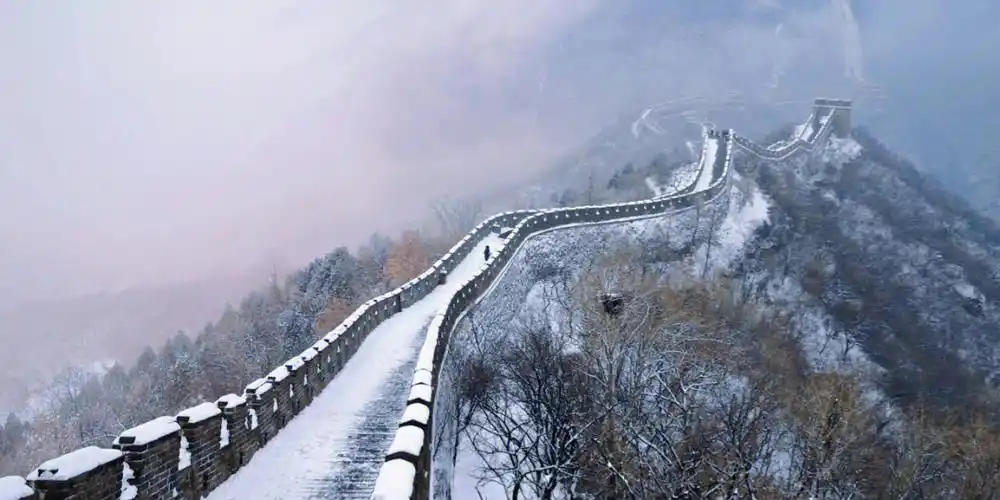 长城之行因为下雪而变得特别的难忘银装素裹的气势真的有被震撼到只是