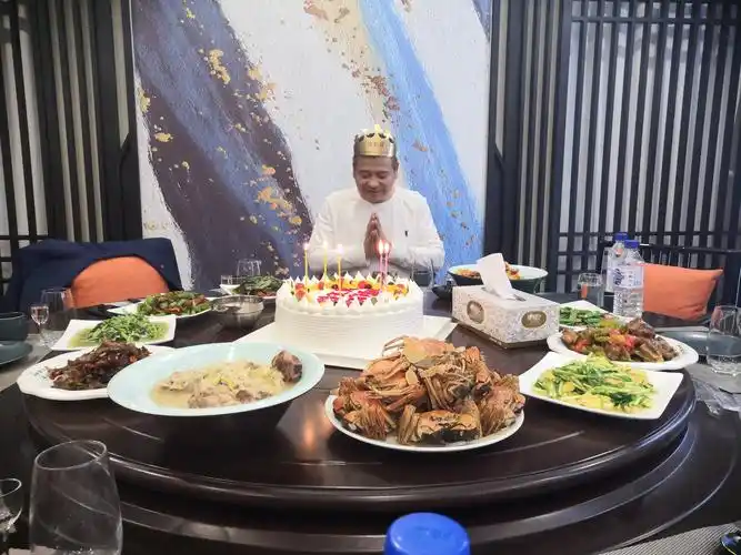 祝福吴主任50岁生日快乐,愿您今后的日子依旧风华正茂,挥斥方遒.