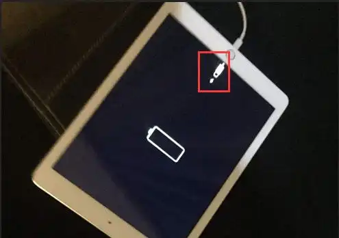 ipad充电只现红电池不能开机