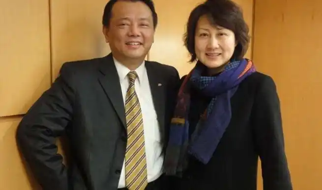 张凯丽嫁过几个老公 张凯丽现任老公照片竟然是他难以置信