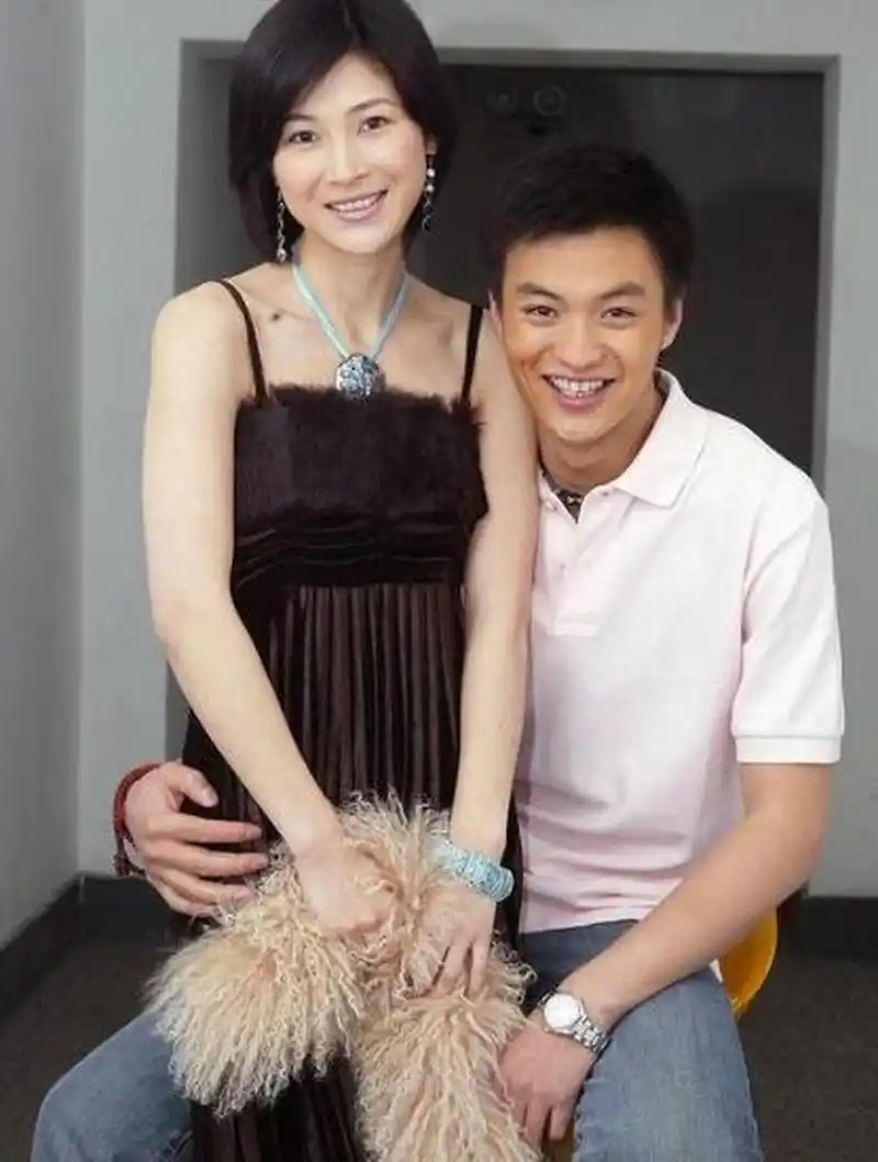 年前,身家50亿的温州首富周旭辉,瞒着原配妻子看上"李云龙"的老婆童蕾